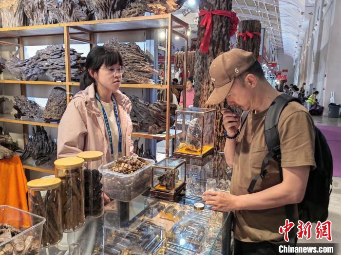 南博会上的东南亚客商：感知中国消费习惯寻求商机