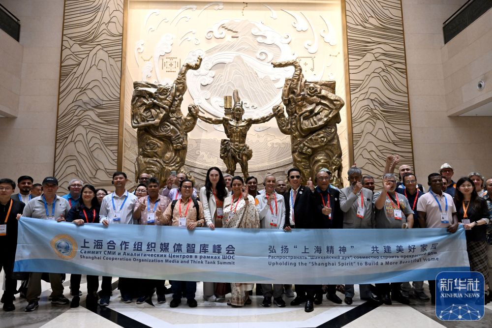 上海合作组织媒体智库峰会与会代表在河南参访
