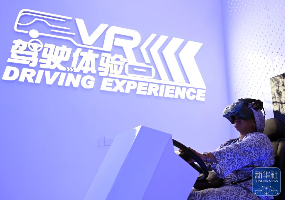 上海合作组织媒体智库峰会与会代表在河南参访