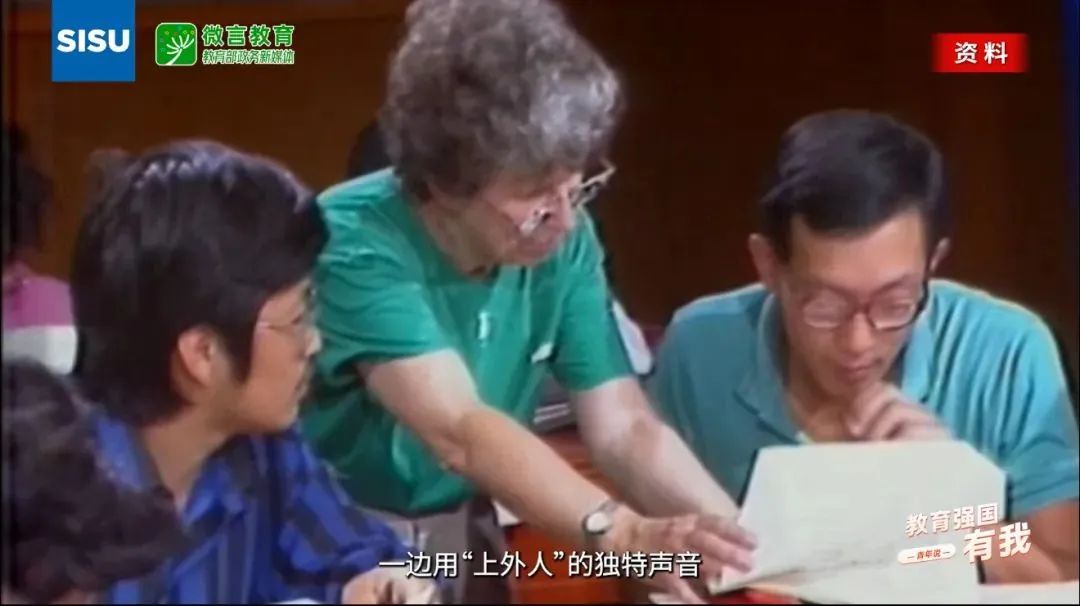 这位上外老师说，“年轻一代要为和平而努力”