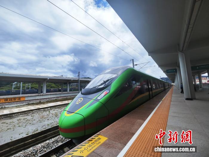 既有速度又有温度！中老铁路架起跨国求学“连心桥”