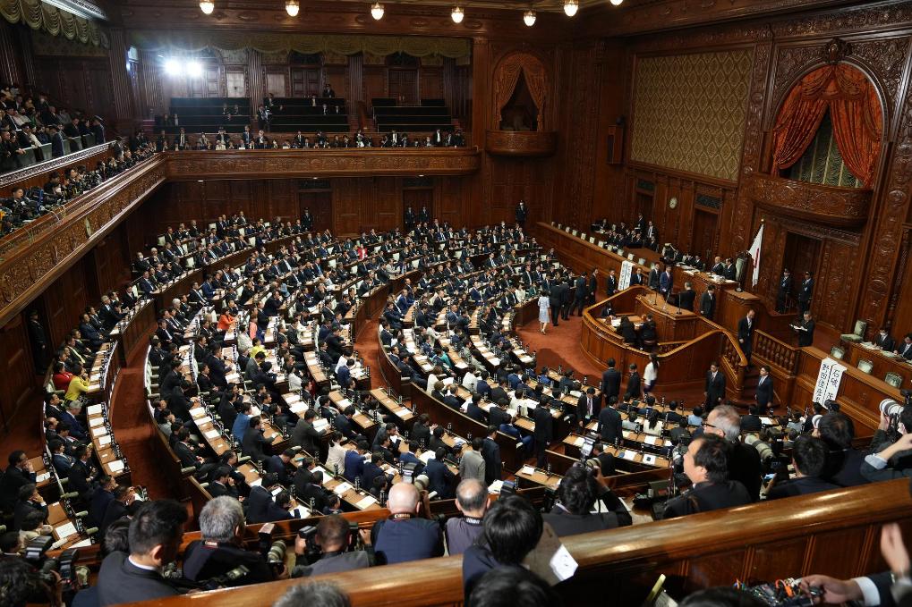 日本自民党新总裁选战在即 有权投票党员数锐减