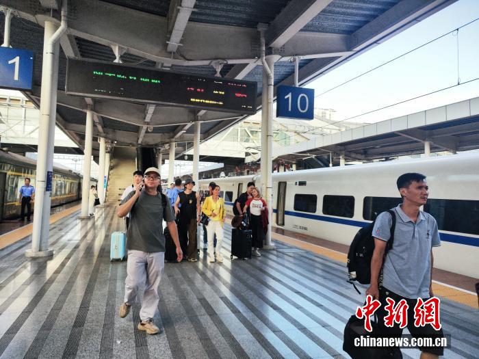客货两旺、商旅齐涌！中越铁路架起经贸人文“双向桥”