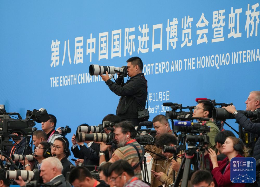 第八届进博会开幕 “四叶草”进入“进博时间”