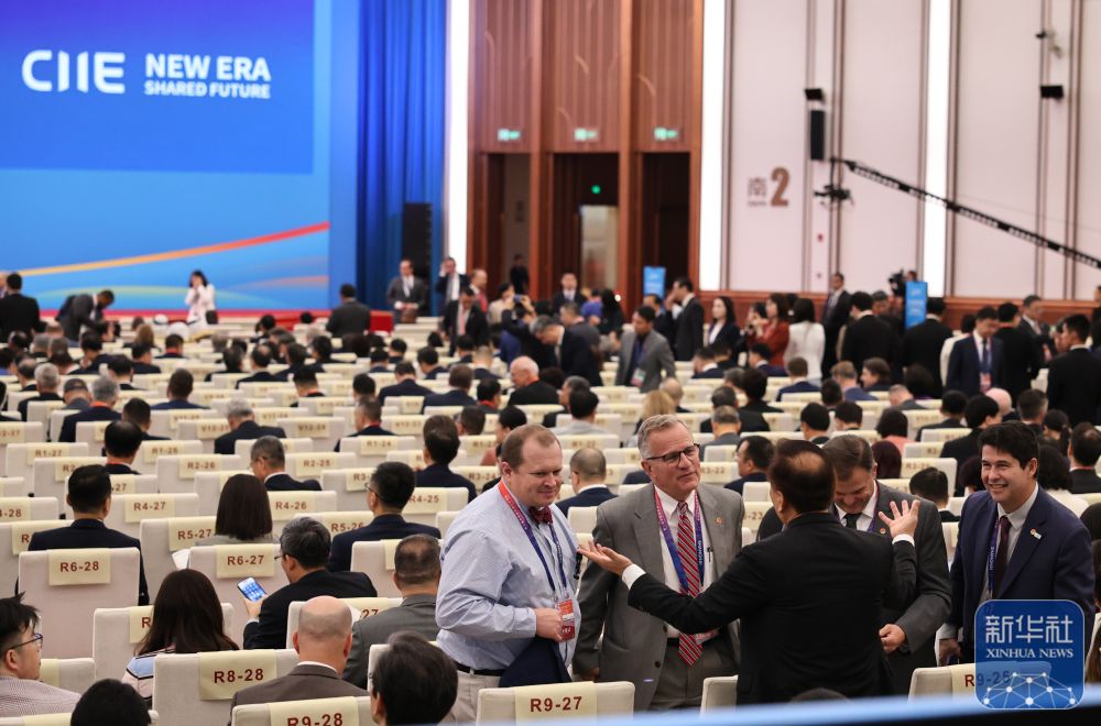 第八届进博会开幕 “四叶草”进入“进博时间”