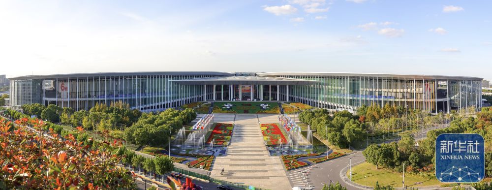 第八届进博会开幕 “四叶草”进入“进博时间”