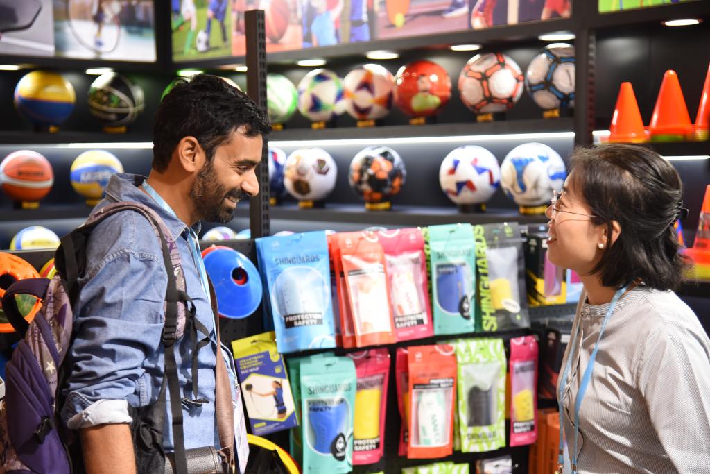 境外采购商点赞“中国第一展”