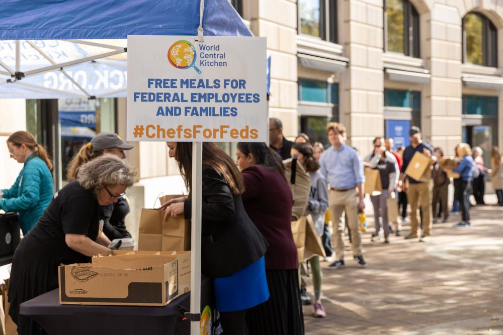 聚焦丨美国:破纪录的日子 不光彩的一天
