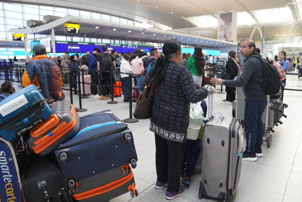 聚焦丨美国:破纪录的日子 不光彩的一天