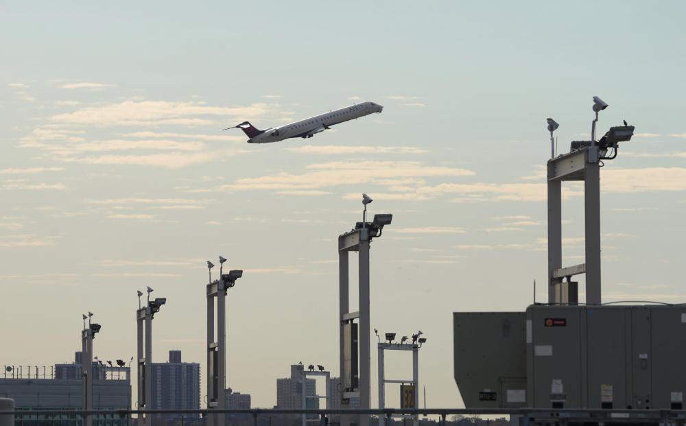 聚焦丨美国:破纪录的日子 不光彩的一天