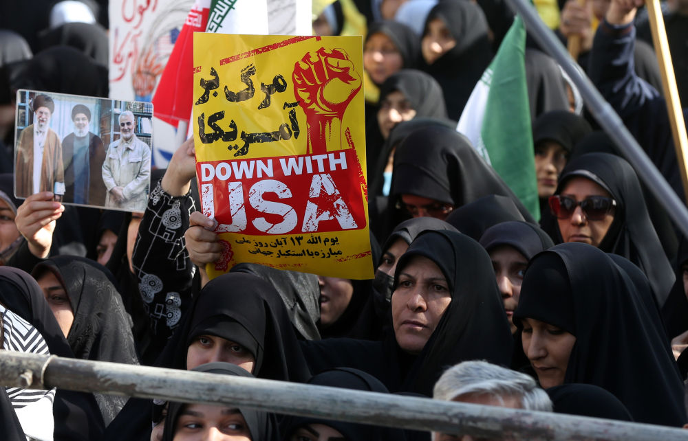 聚焦丨美国:破纪录的日子 不光彩的一天