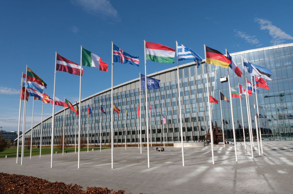 聚焦丨美国:破纪录的日子 不光彩的一天