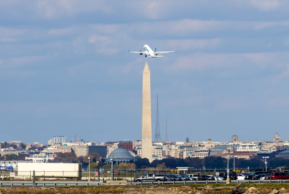 美国政府“停摆”乱象:机场削减运力、航司疲于应对、乘客叫苦不迭…… 美国政府“停摆”乱象:机场削减运力、航司疲于应对、乘客叫苦不迭……