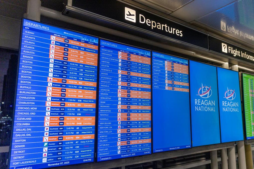 “停摆”加剧航班限流　美国民众出行难