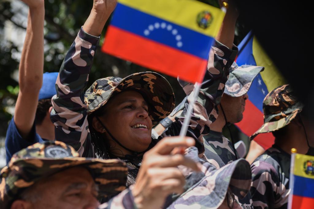 美国航母开进加勒比海 大规模陈兵有何企图