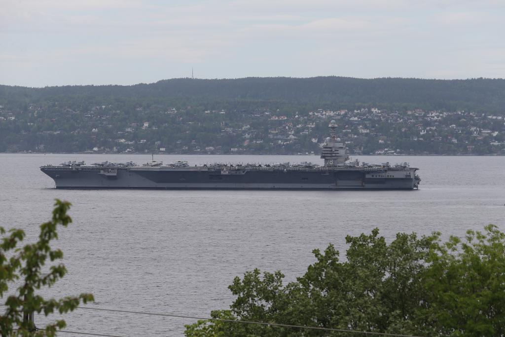 美最大航母已抵加勒比海 特朗普对马杜罗发出新信号