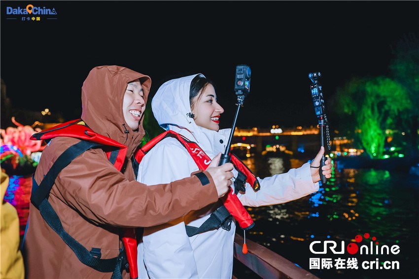 【2025打卡中国】千年汴梁“触手可及” 外国网红沉浸式体验“国潮”河南