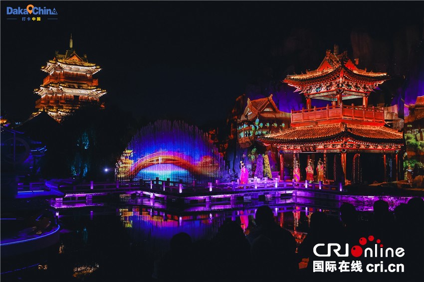 【2025打卡中国】千年汴梁“触手可及” 外国网红沉浸式体验“国潮”河南