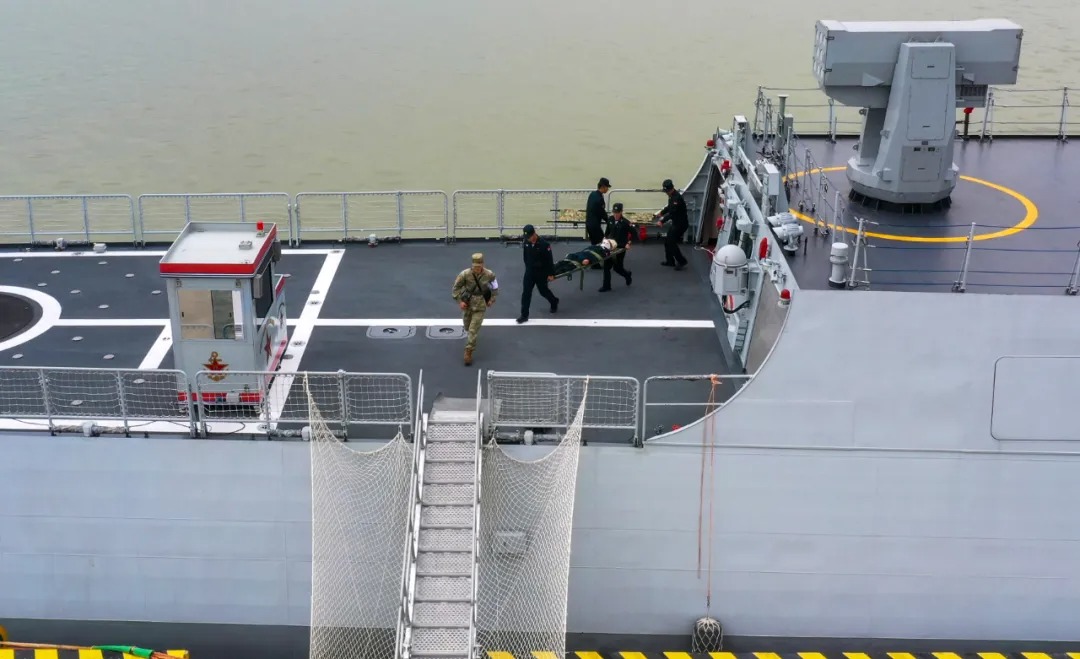 舰艇编队“遭袭”!直击后装综合保障演练现场 图片