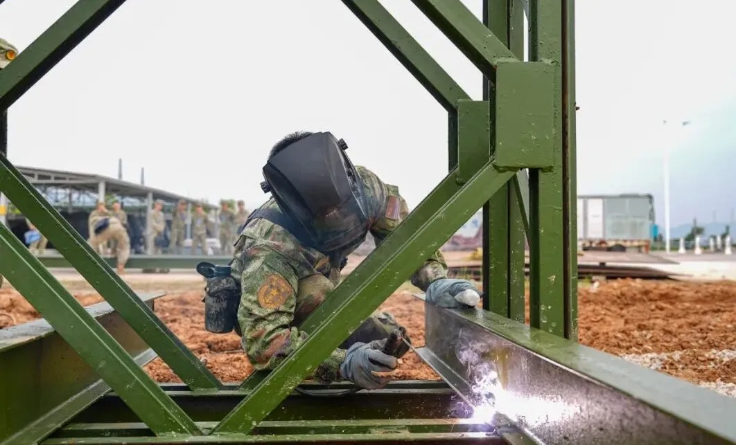 舰艇编队“遭袭”!直击后装综合保障演练现场 图片