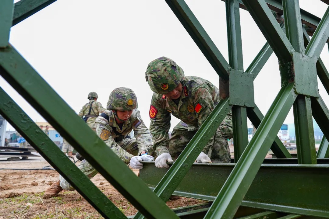 舰艇编队“遭袭”!直击后装综合保障演练现场 图片
