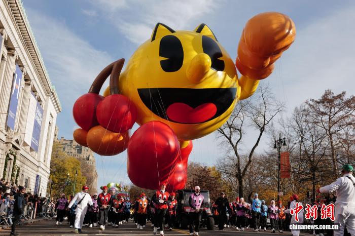美国纽约感恩节大游行迎来“新朋友”LABUBU