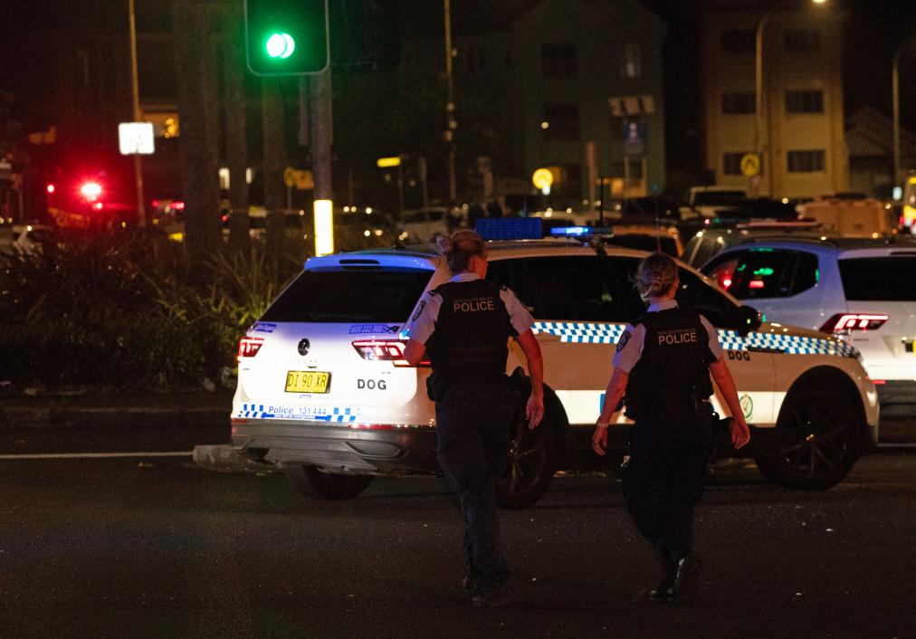 澳大利亚枪击案死亡人数上升 嫌疑人为一对父子