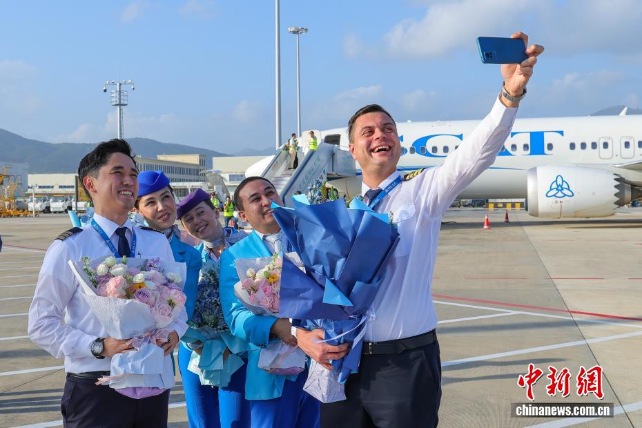 中国首条第七航权客运航线航班抵三亚