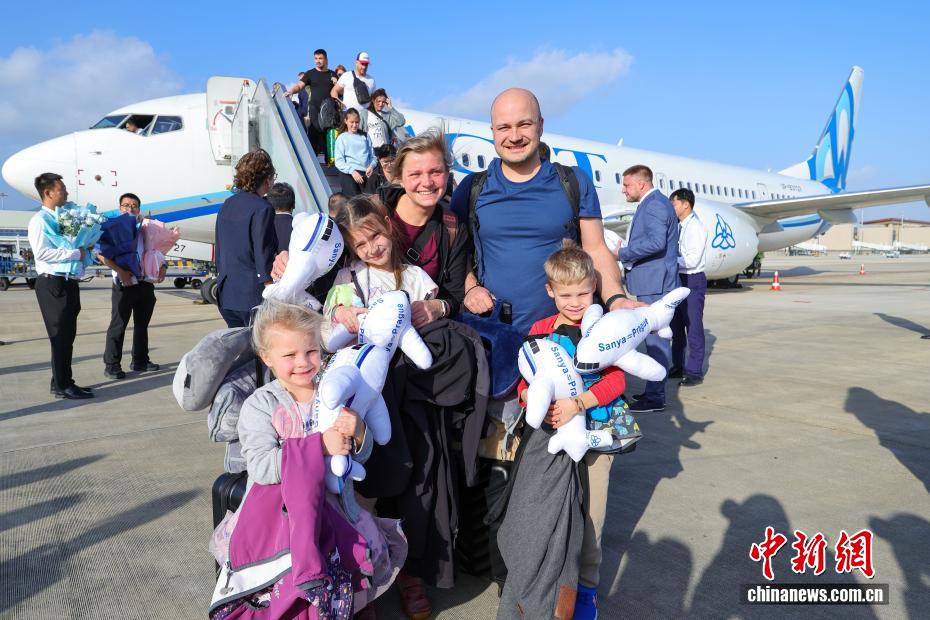 中国首条第七航权客运航线航班抵三亚