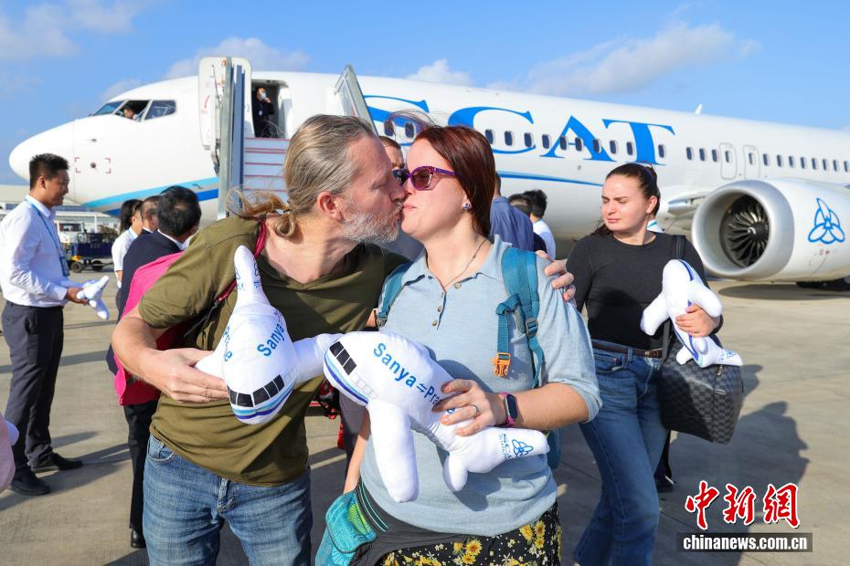 中国首条第七航权客运航线航班抵三亚
