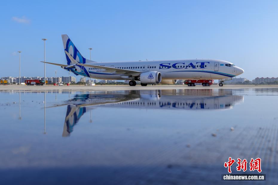 中国首条第七航权客运航线航班抵三亚