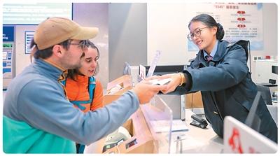 外媒关注中国旅游业蓬勃发展——外国游客为何喜爱游中国