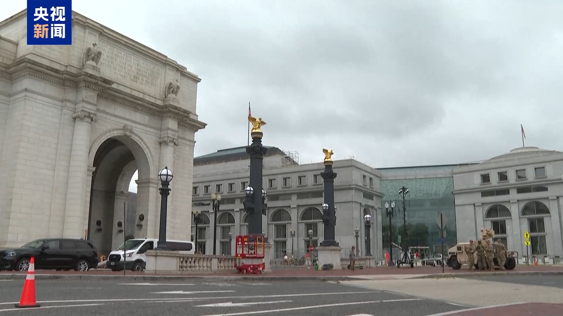 专家:美对委袭击是“头疼医脚”“内病外治”