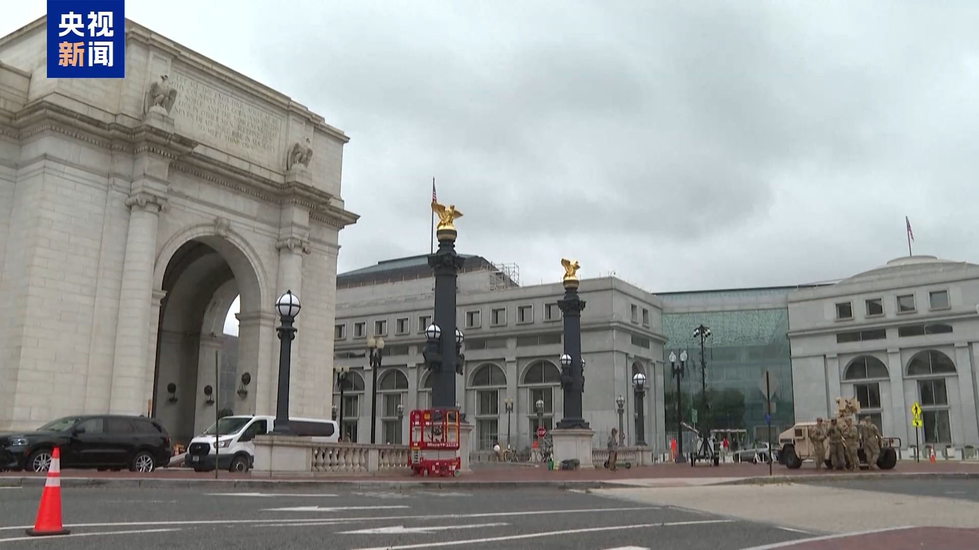 专家:美对委袭击是“头疼医脚”“内病外治”