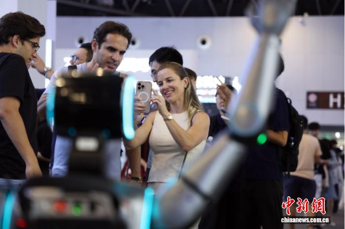 东西问丨为什么“下一个中国”,还是中国?