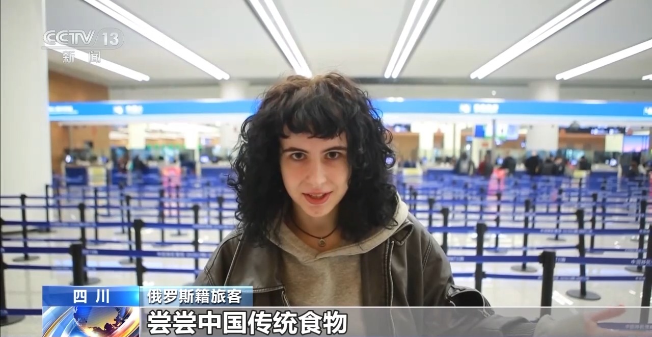 视频丨到中国过年成热潮 外国旅客：聚在一起庆祝春节真是太好了！