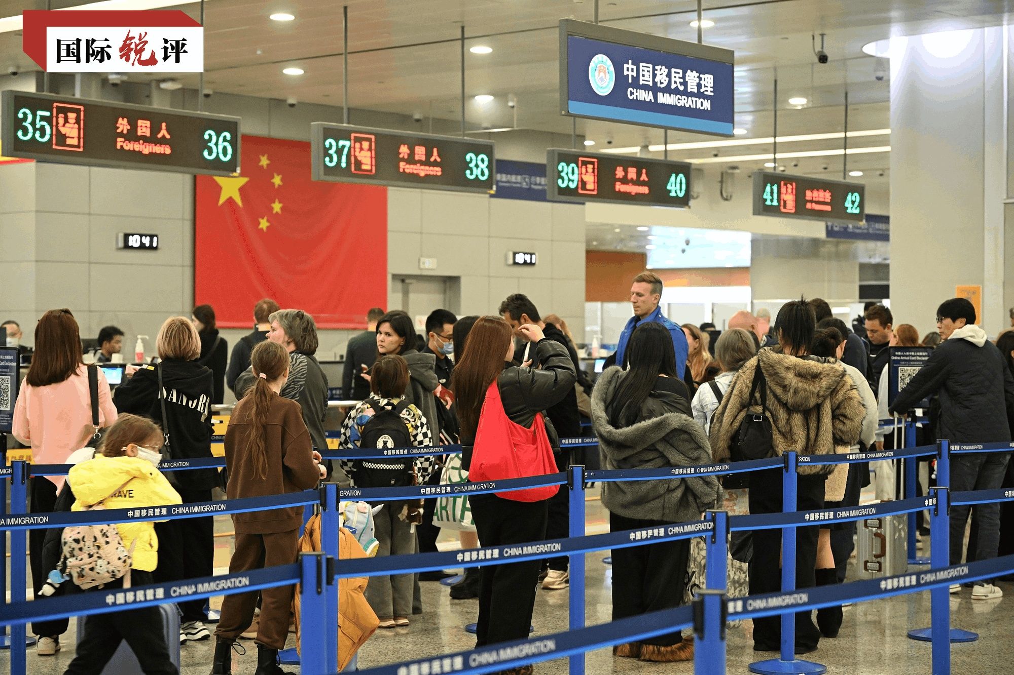 国际锐评丨从“围观”到“融入”,感知马年春节里的中国文化密码