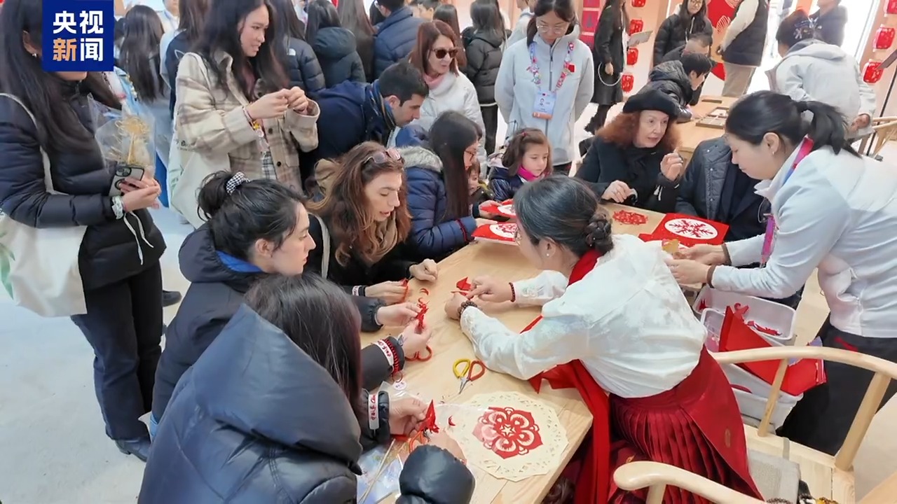 在米兰,冰雪赛场藏着中国式浪漫