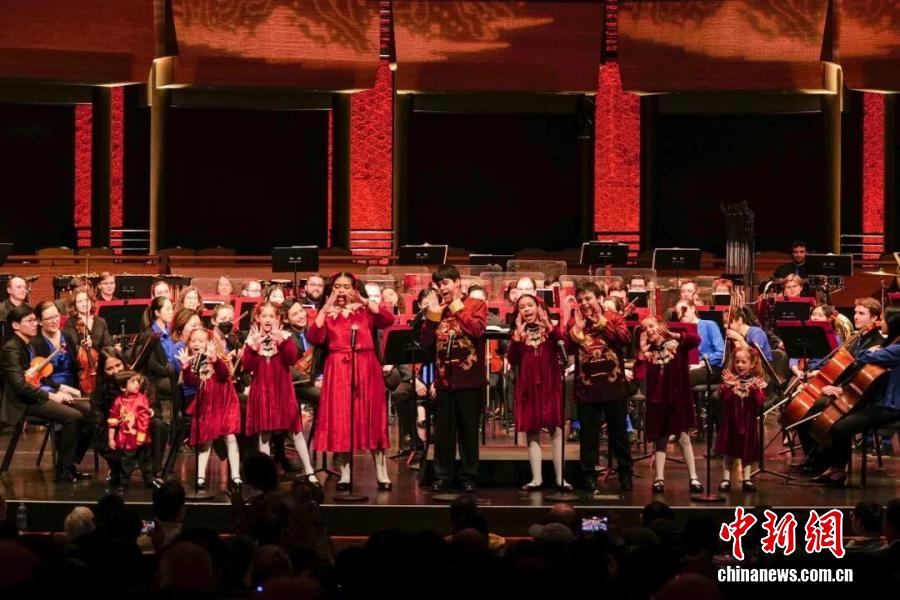 东西问丨梦想“成为中国人”的老外来过春节了?