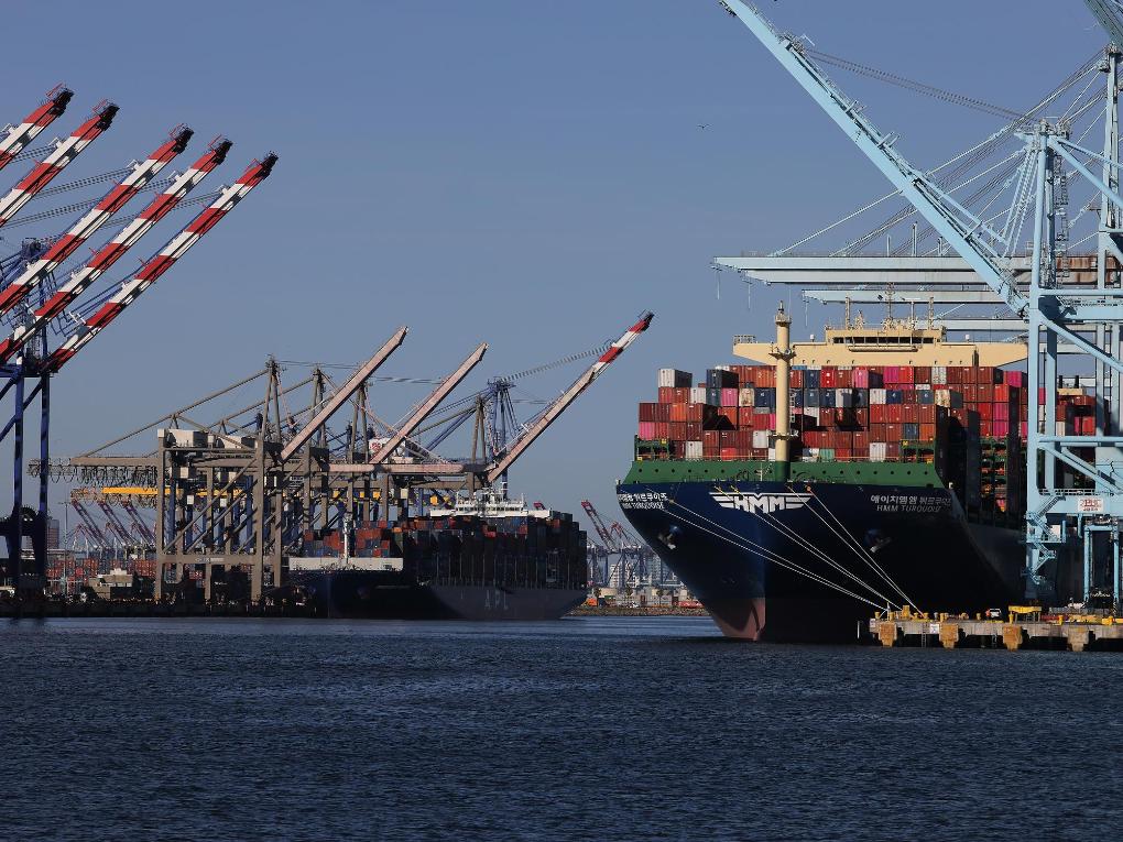 美媒:特朗普政府正酝酿征收新关税