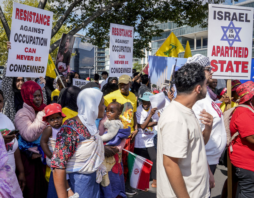 综合消息｜多国民众抗议美以军事打击伊朗：“停止轰炸伊朗”“拒绝战火蔓延”