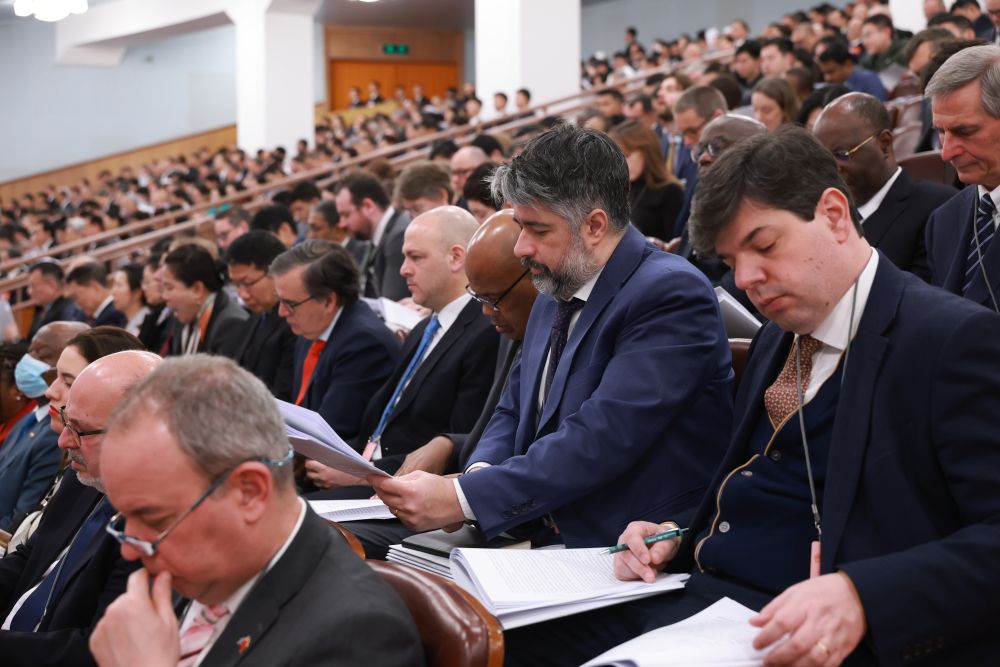 两会新华鲜报｜非凡两会！世界在感知中国中看到更多机遇