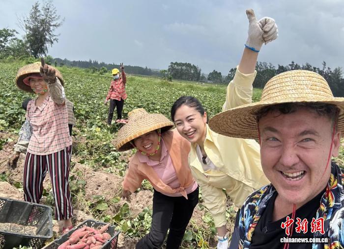 美国视频博主“拖米阿叔”：把海南故事讲给世界听