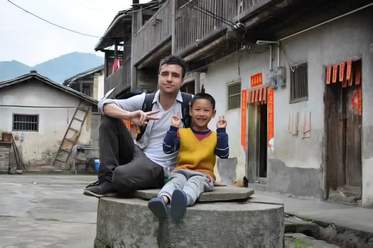 遇见中国|西班牙友人阿尔诺:中西合作“双向奔赴” 两国交流“越来越好”