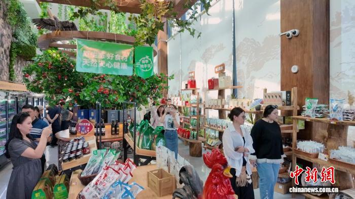 从馕坑鲜香到口岸枢纽 中亚媒体见证新疆博州蓬勃活力