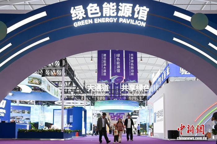 老挝女孩携农产品参展南博会 分享中老合作红利