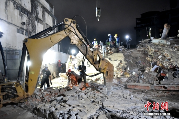 当地时间6月29日凌晨，在委内瑞拉加拉加斯地震灾害现场，近千名委内瑞拉、中国、卡塔尔等多国志愿者协同作战，搜寻幸存者和遇难者。<a target='_blank' href='/'><p align=