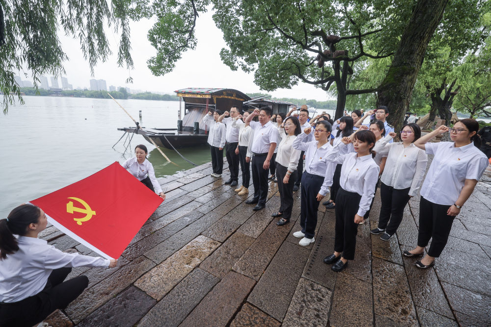 世界读懂中国共产党|“保持旺盛生命力的重要秘诀” 世界读懂中国共产党|“保持旺盛生命力的重要秘诀”