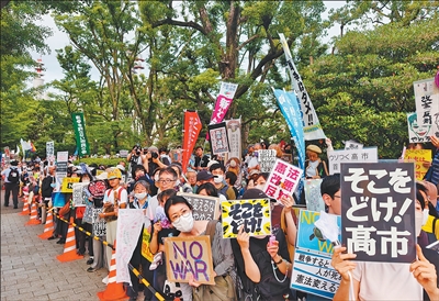 高市早苗政府“再军事化”动作频频,引发日本国内强烈批评 高市早苗政府“再军事化”动作频频,引发日本国内强烈批评