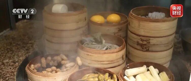 视频丨赴华机票销量暴涨 老外为何扎堆来中国“避暑” 视频丨赴华机票销量暴涨 老外为何扎堆来中国“避暑”